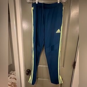 Men’s Athletic Adidas Track Pant.  Zippered Pockets and Leg